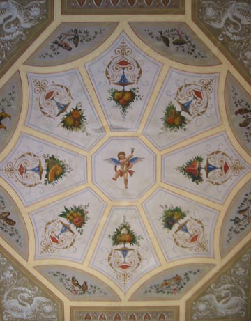 ceiling.jpg (38348 bytes)